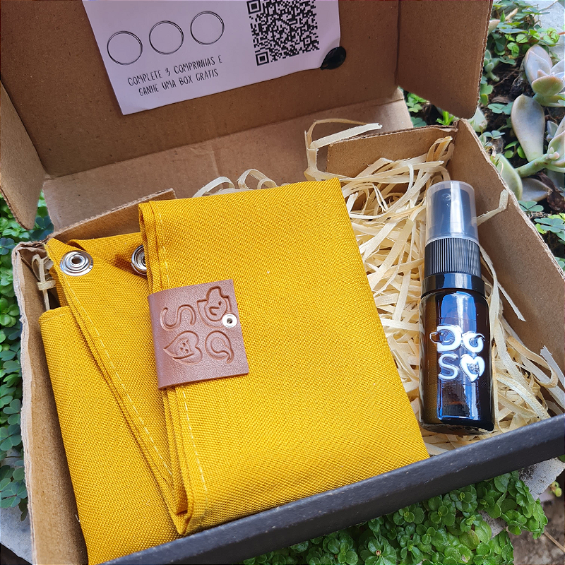 Box Assinatura mensal com uma Bandana e perfume ambiente para pet