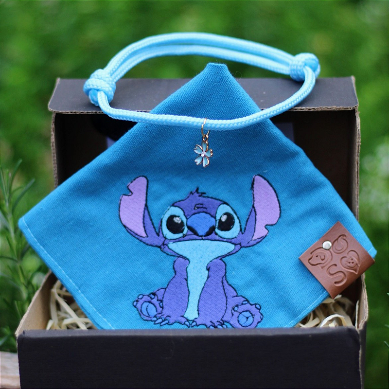 Shinebox bandana Stitch e colar com berloque surpresa para pet