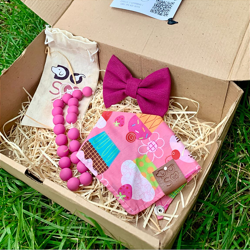 Super Shinebox bandana cupcake, lacinho fusca e colar de perolas para pet